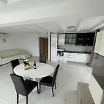 Cube Apartment