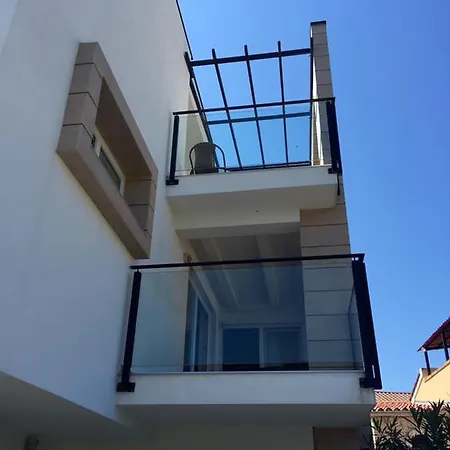 Cube Apartment *