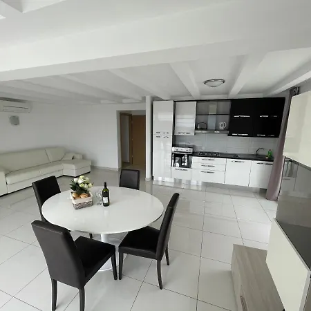 Cube Apartment